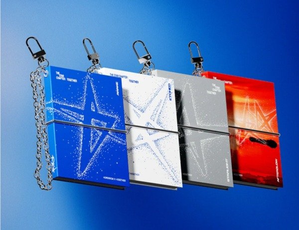 Producto - TXT THE STAR CHAPTER: TOGETHER - MINI BOOK KEYRING VER RANDOM