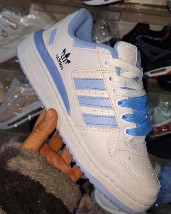 Producto - Adidas Forum Celeste