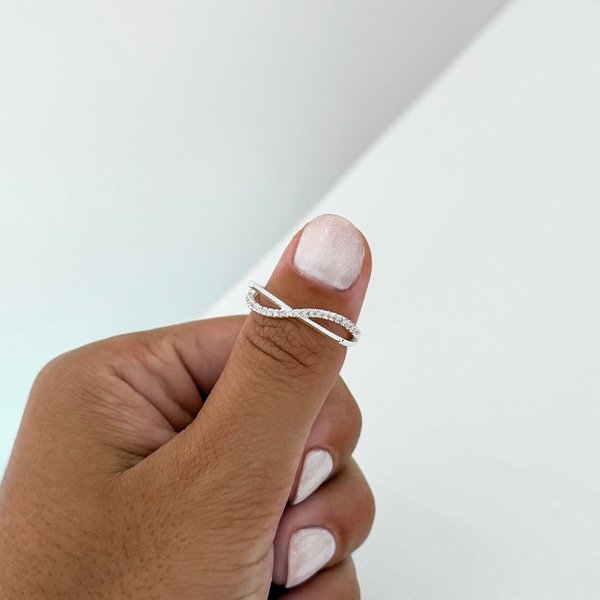 Producto - Anillo cruzado (acero blanco)