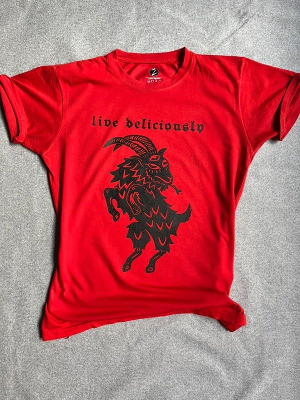 Producto - Remera theVVitch Black Phillips