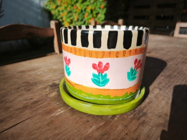 Producto - Maceta "Flores y Rayas"