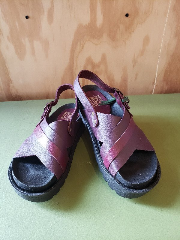 Producto - Sandalias Cruz violetas