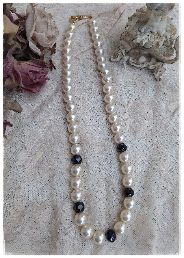 Producto - Collar de Perlas fantasía blanco y negro