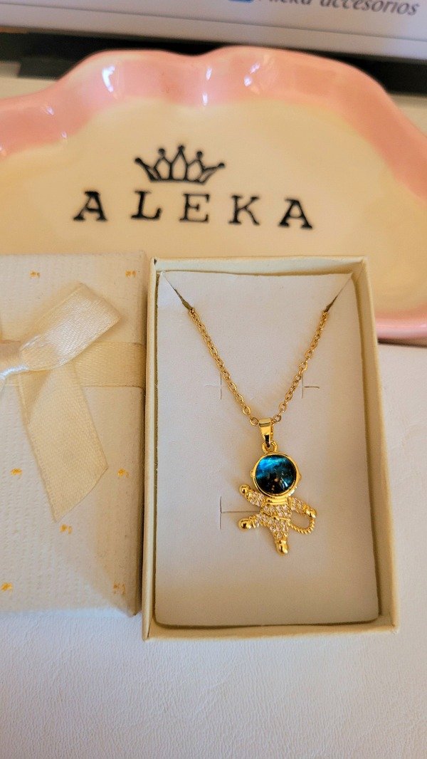 Producto - Collar astronauta de acero dorado - 0