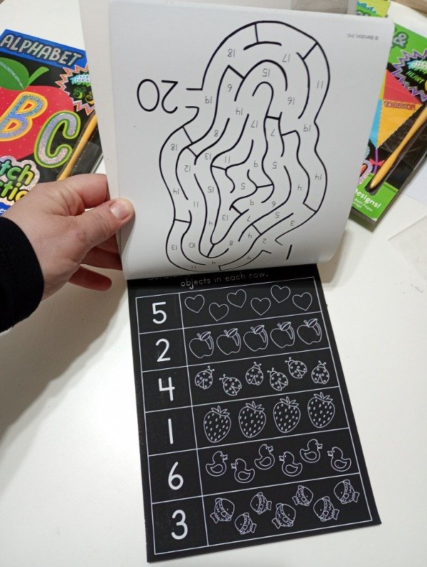 Producto - Libro de actividades con hojas para raspar. 12 hojas con actividades. NÚMEROS - 1
