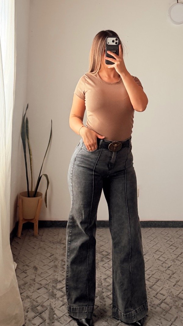 Producto - Remera básic beige