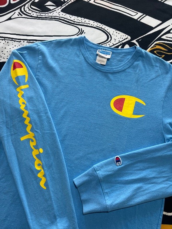 Producto - Remera Champion Spell out. Talle S/M