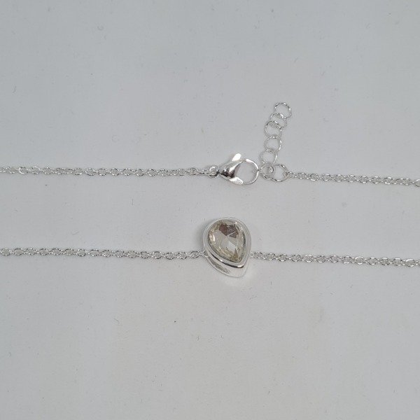 Producto - Collar plateado lagrima blanco x45cm