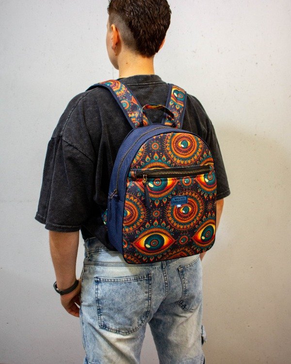 Producto - Mochila QUINTRAL estampado ojos