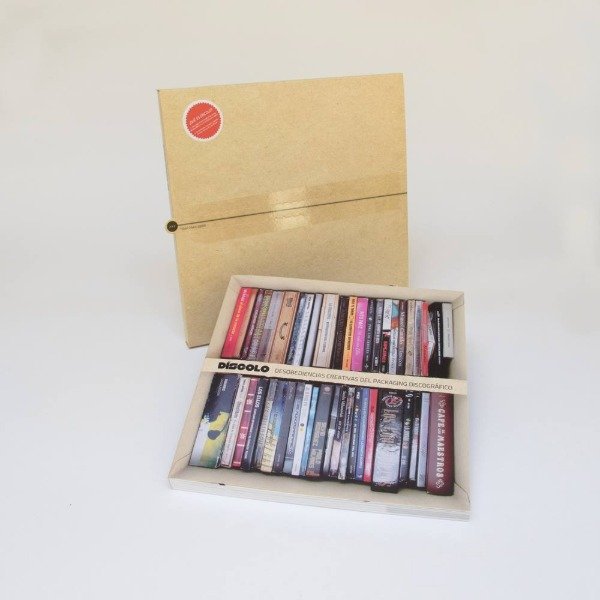 Producto - Libro Díscolo + Escapulario original Momo Sampler