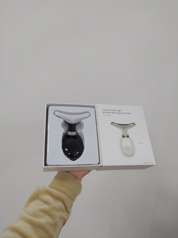 Producto - Masajeador facial y de cuello antiarrugas recargable