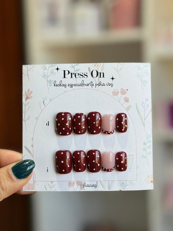 Producto - Press on borravino con lunares