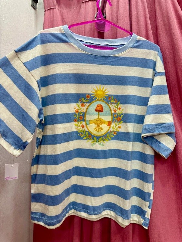 Producto - REMERA ESCUDO