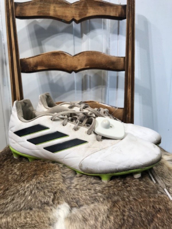 Producto - Botines ADIDAS blancos detalles negros y fluo- Talle 39.5- PRECIO: 130x