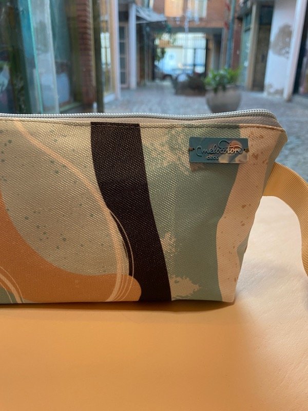 Producto - Cartuchera clásica líneas azules