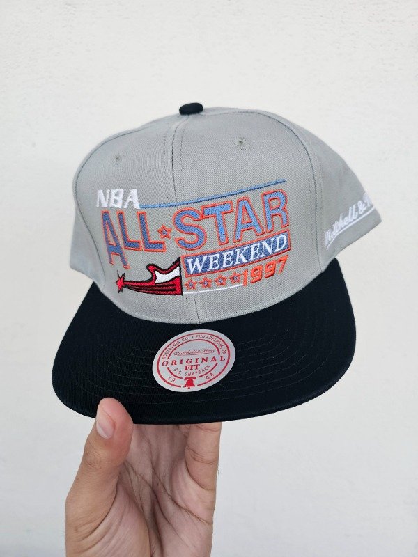EN STOCK: NBA All Star Weekend Cleveland 1997 Official Snapback