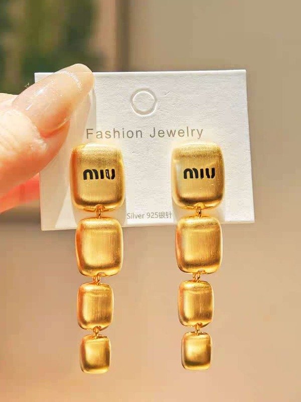 Producto - Aritos colgantes dorados miumiu