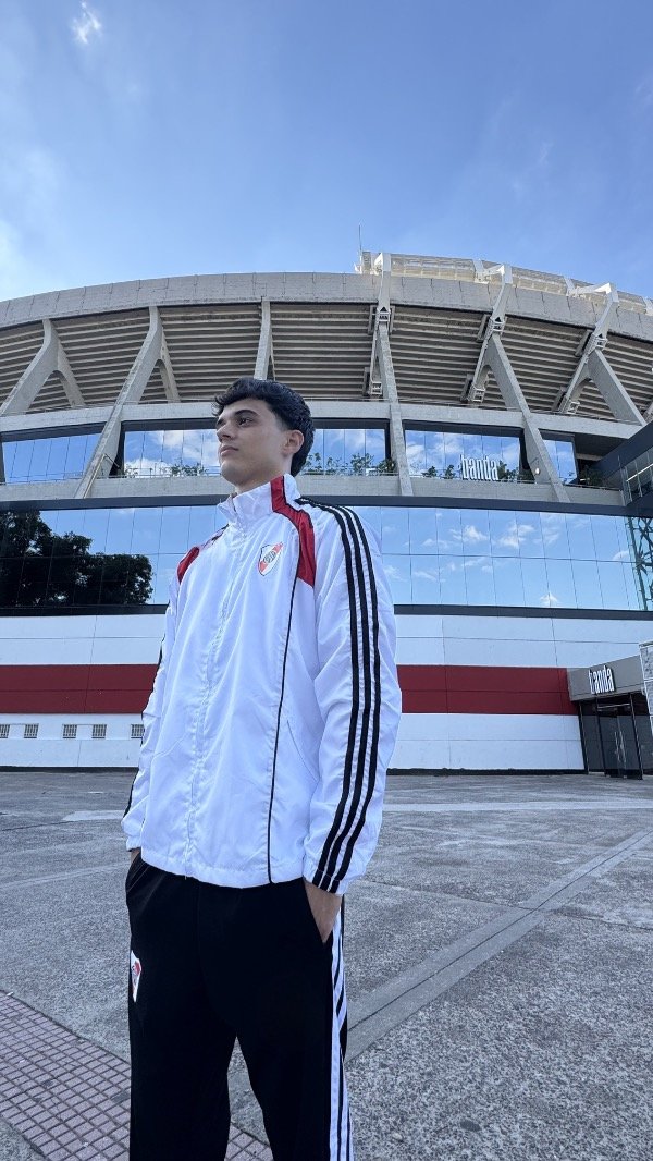 Producto - Campera Rompeviento UBP Temporada 2026