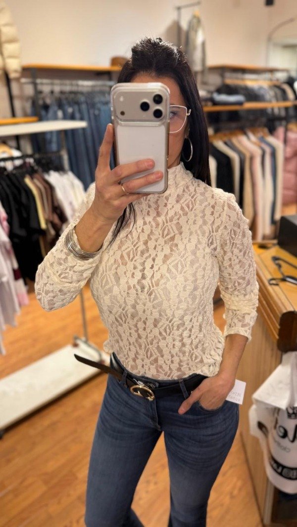 Producto - Polera de tul y encaje