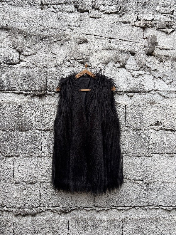 Producto - chaleco peludo DARK SHARPAY