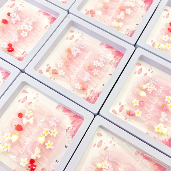 Producto - Uñas postizas press on transparentes con apliques Dameng