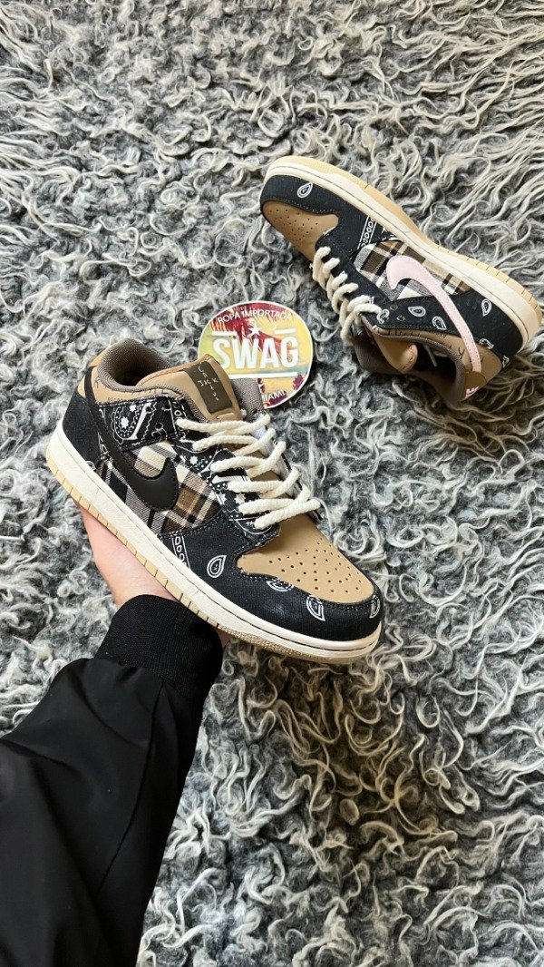 Producto - DUNK SB X TRAVIS SCOTT