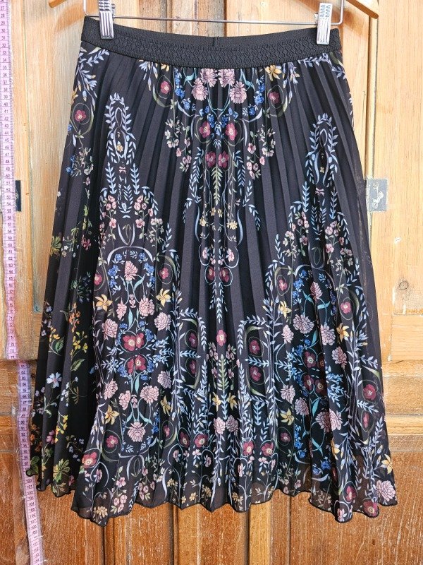 Producto - Falda Desigual Floreada t.36