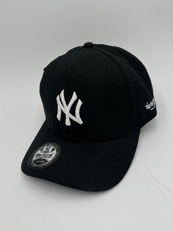 Producto - New York abrojo letra blanca