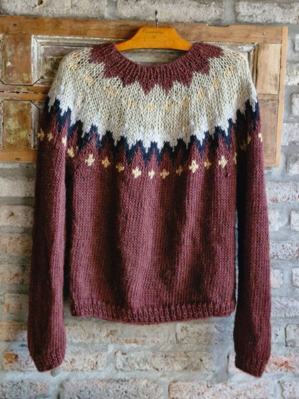Producto - Sweater de fibra de llama base borravino.