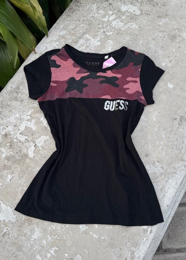Remera guess camuflaje