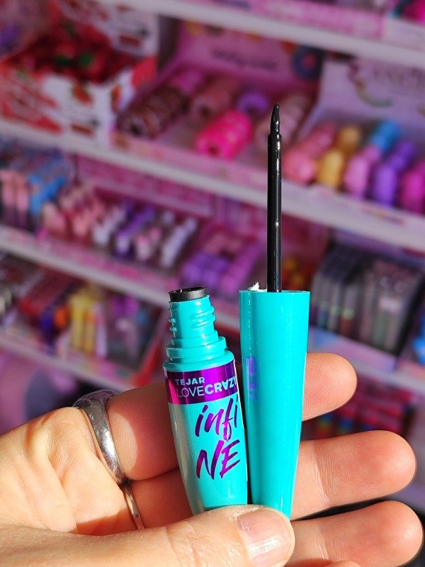 Producto - Delineador líquido Tejar