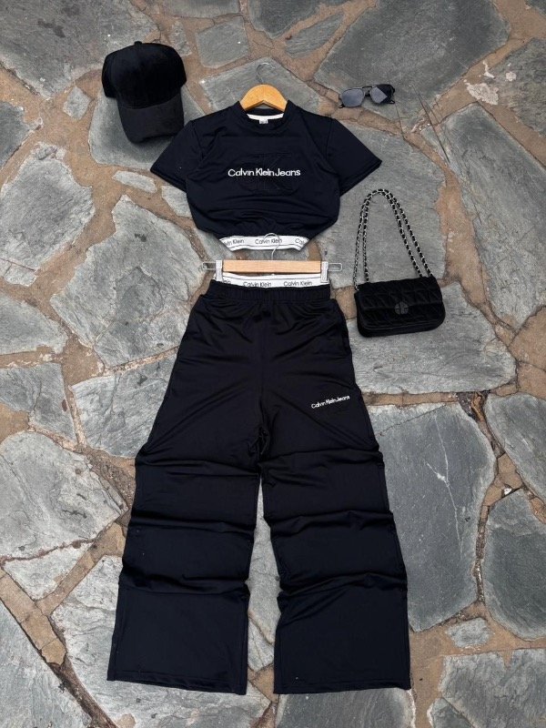 Producto - CONJUNTO CROP CALVIN