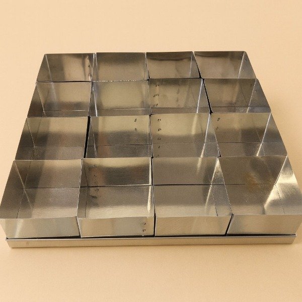 Producto - SET 16 CINTURAS 6cm cuadradas CON PLACA 25x25