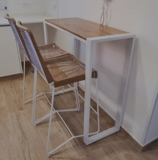 Producto - Mesa en Barra antigolpe  o vista lateral estilo industrial