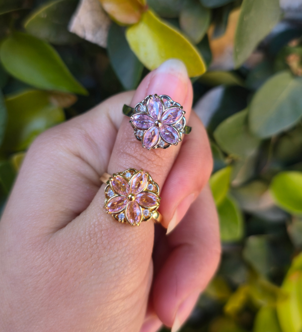 Producto - Anillo giratorio flor rosa ajustable (A.Q plateado y dorado)