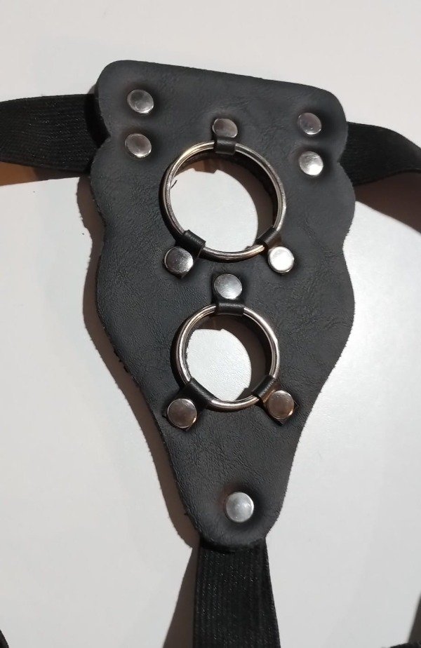 Producto - Arnés de cuero para doble penetración