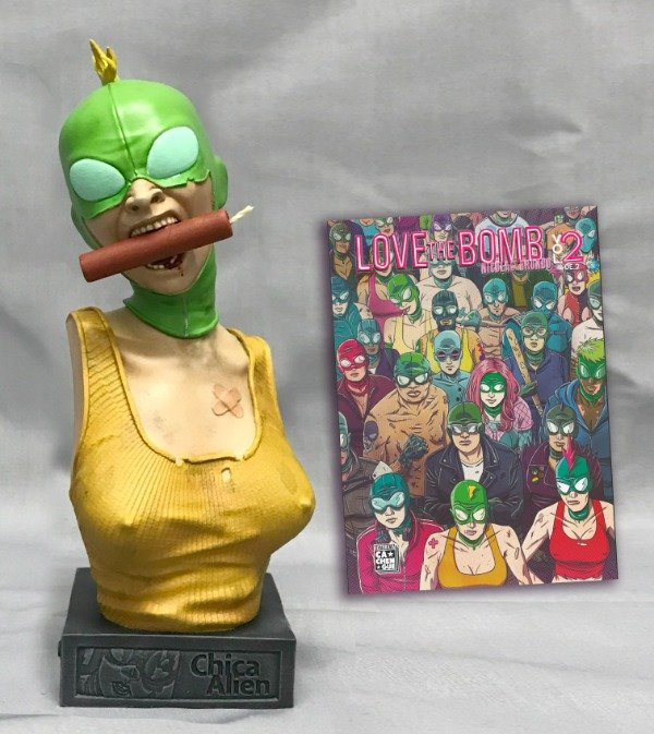 Producto - Busto CHICA ALIEN + Love th Bomb Vol 2