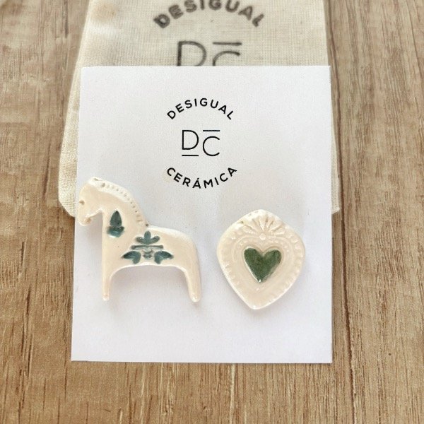Producto - Pin caballo  y corazón rosa