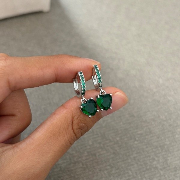 Producto - Argollas corazón verde strass