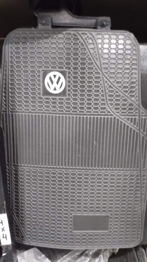 Producto - CUBRE ALFOMBRA CON LOGO 3 PZAS