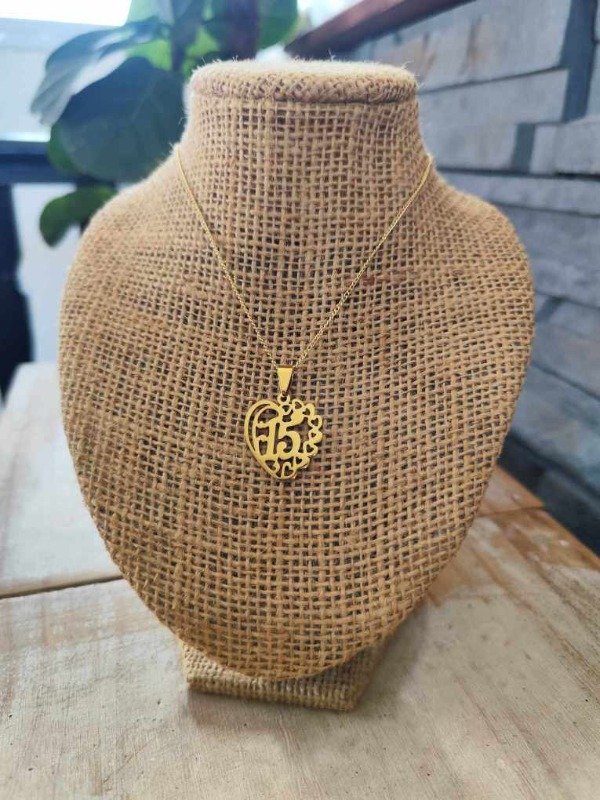 Producto - Collar 15 años. Acero dorado.