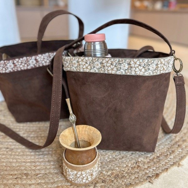 Producto - Matera gamuzada chocolate bordada - Indira - 4