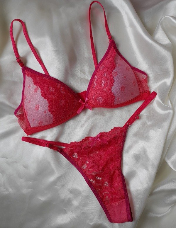 Producto - CONJUNTO TAZA TRIÁNGULO PLUMETÍ