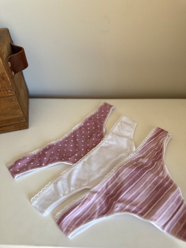 Producto - Pack less fija algodón estampadas morado X2