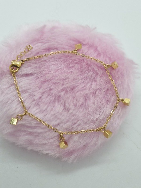 Producto - Pulsera acero dorado dijes cubitos CPUL472