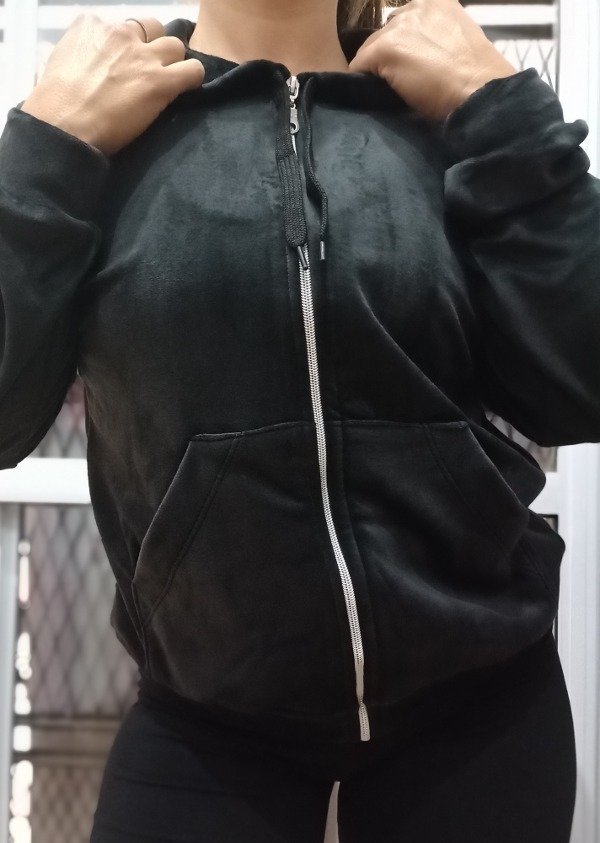 Producto - CAMPERA DE PLUSH FRIZADA NEGRA