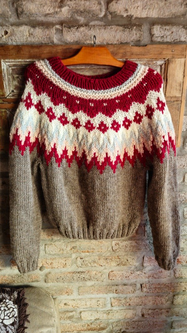 Producto - sweater base visón y guardas en lana de oveja