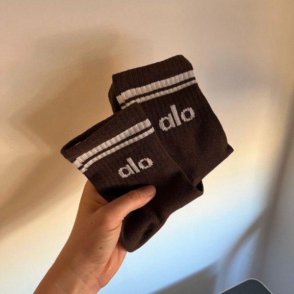 Producto - ALO YOGA CHOCOLATE TENIS