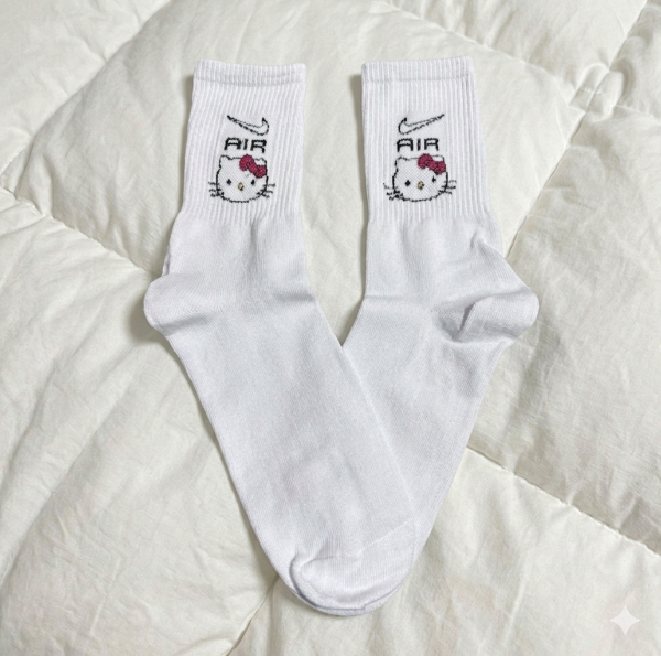Nike logo kitty