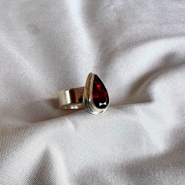 Producto - ANILLO GRANATE FACETADO